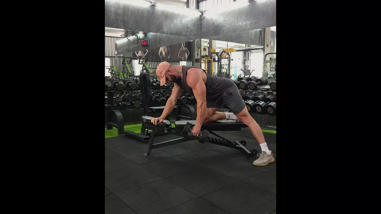 Single-Arm Dumbbell Row exercise