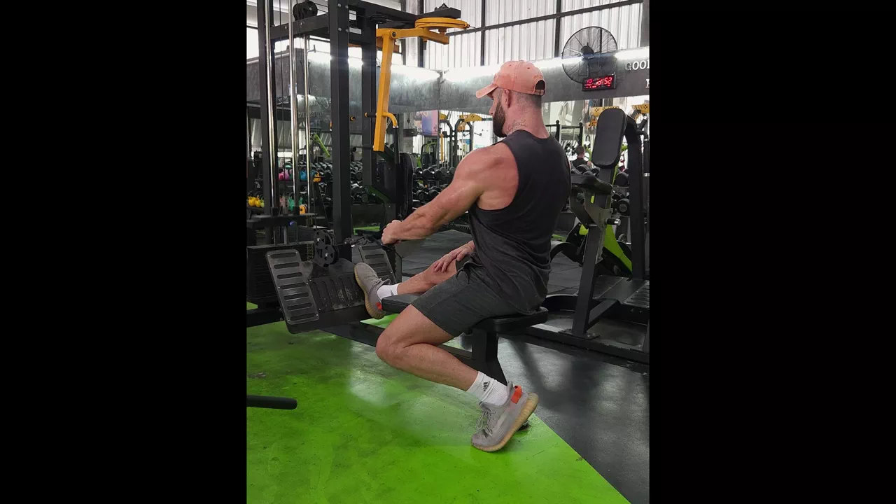 Single-Arm Seated Cable Row exercise