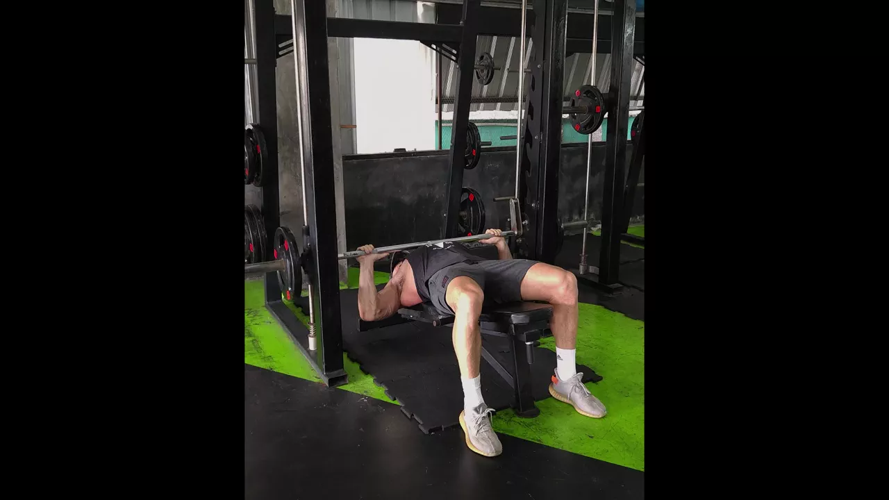 Smith Machine Decline Press exercise